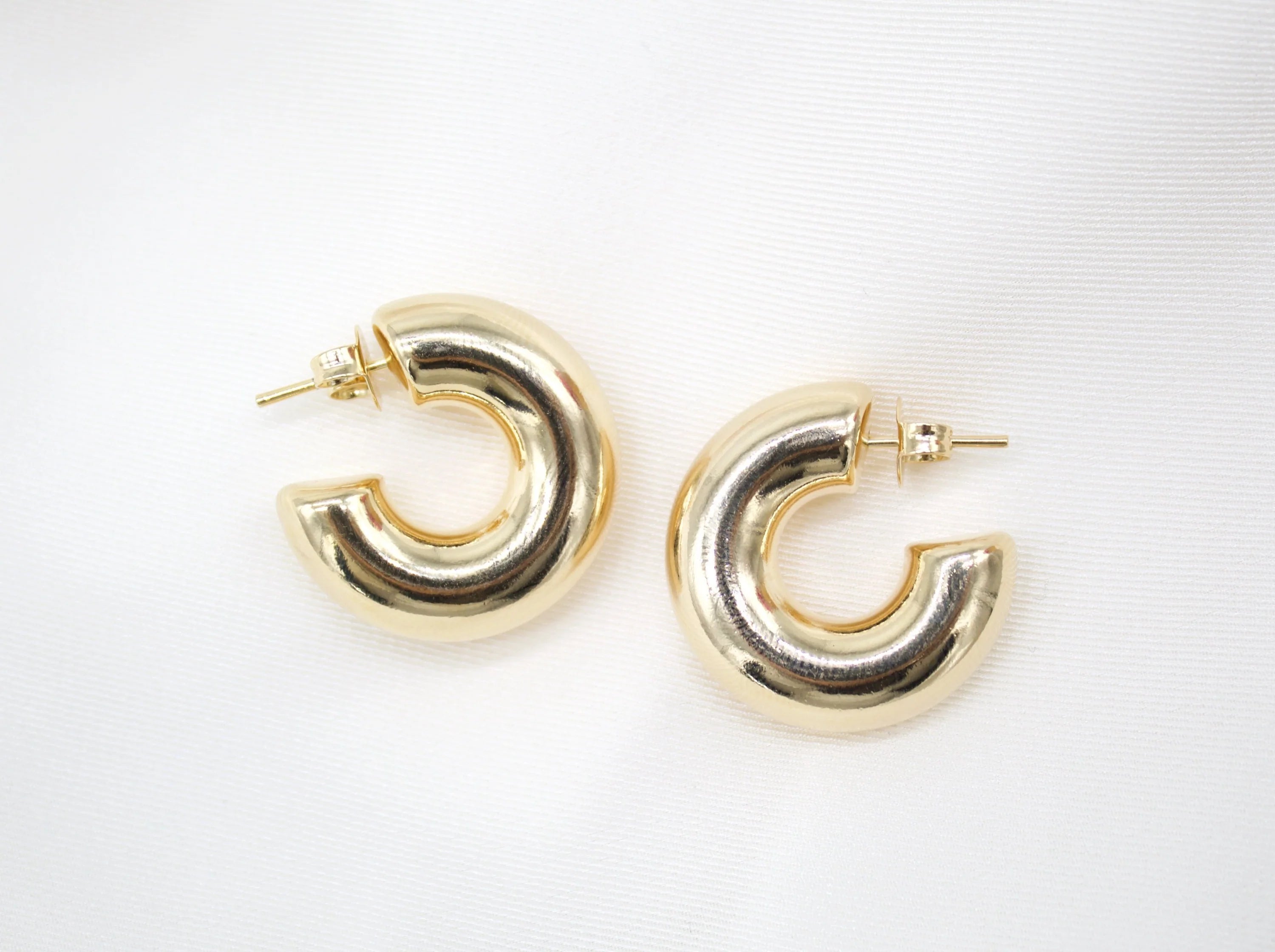 18K GOLD FILLED THICK SMOOTH END HOOPS | STUD BACKING - MTT Collective