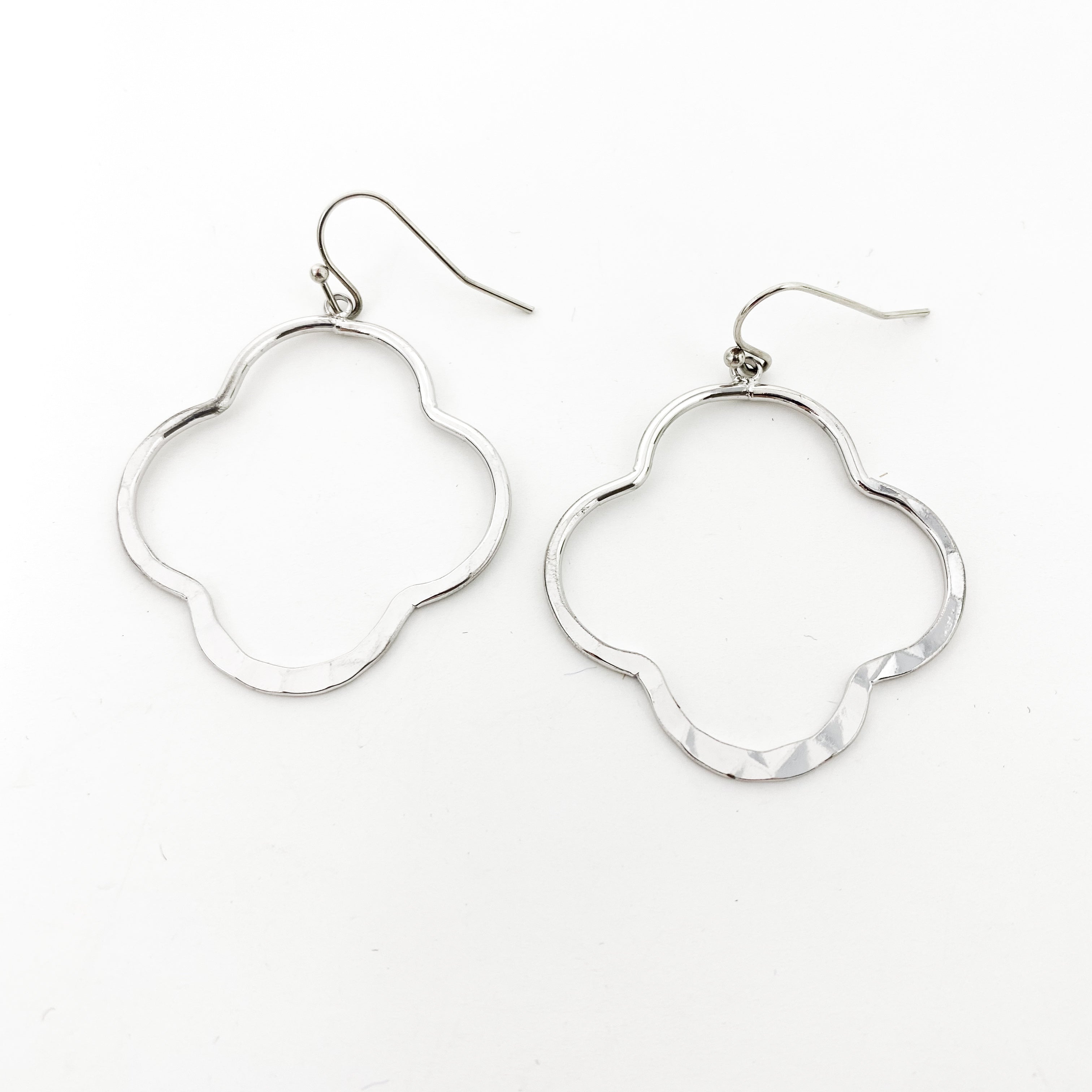 Vera Hammered Van Cleef Earring - MTT Collective