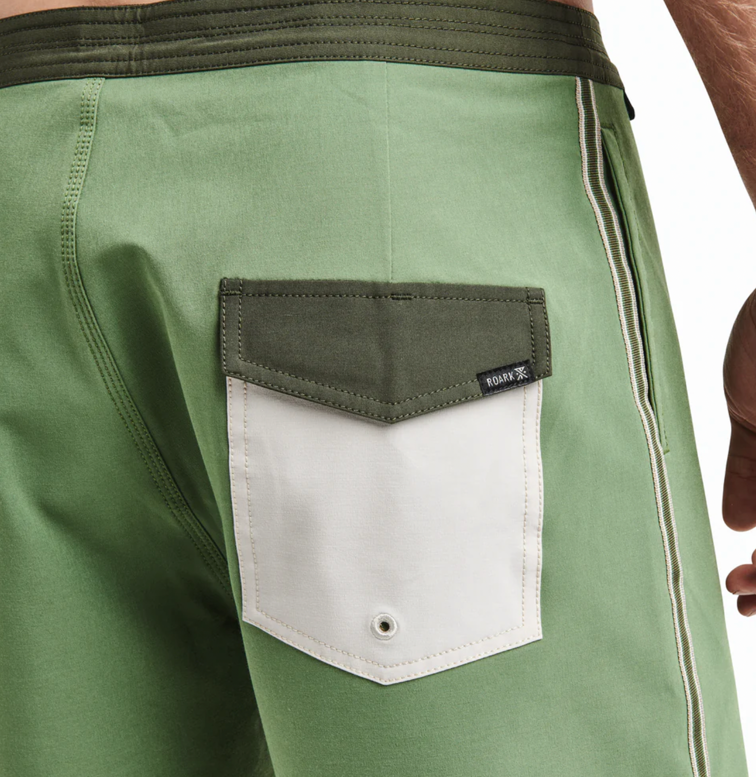 Chiller Boardshorts 17" - MTT Collective